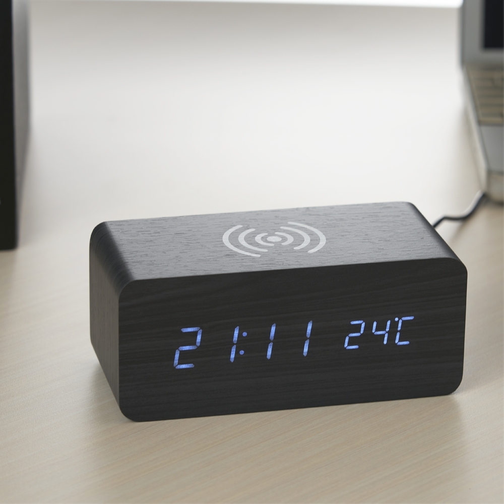 RELÓGIO DE MADEIRA COM CARREGAMENTO POR INDUÇÃO